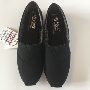 SIZE WIDE-BOBS black canvas slip-on; memory foam